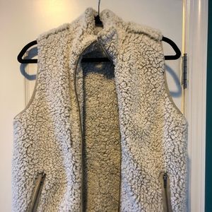 Never worn, Furry Vest